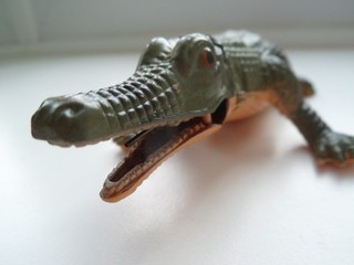 VINTAGE GAS CROCODILE LIGHTER GREAT WORKING CONDITION