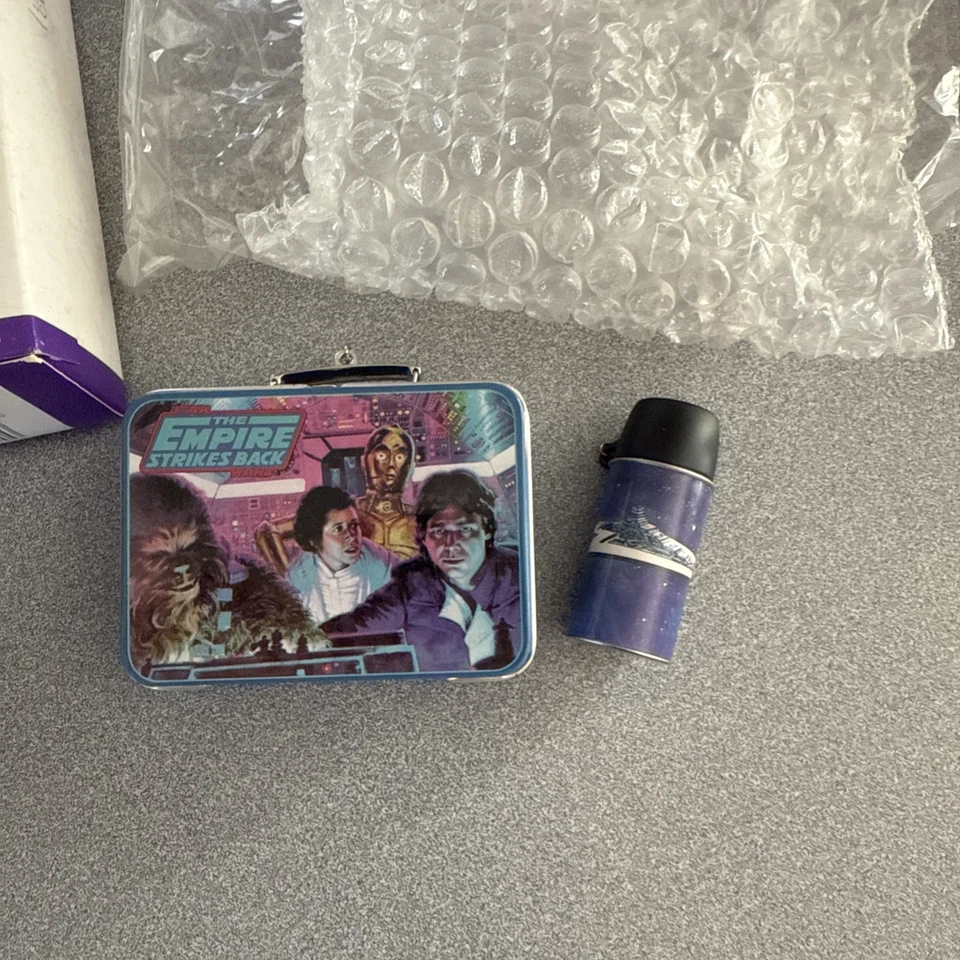 2001 Star Wars Hallmark Keepsake Empire Strikes Back Lancheira e Conjunto Térmico - Imagem 3 de 4