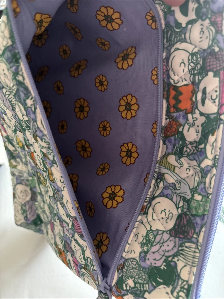 Vera Bradley Original Peanuts Peanut Pals Original Zip Hipster Purse Bag Exactly - Image 4 of 4