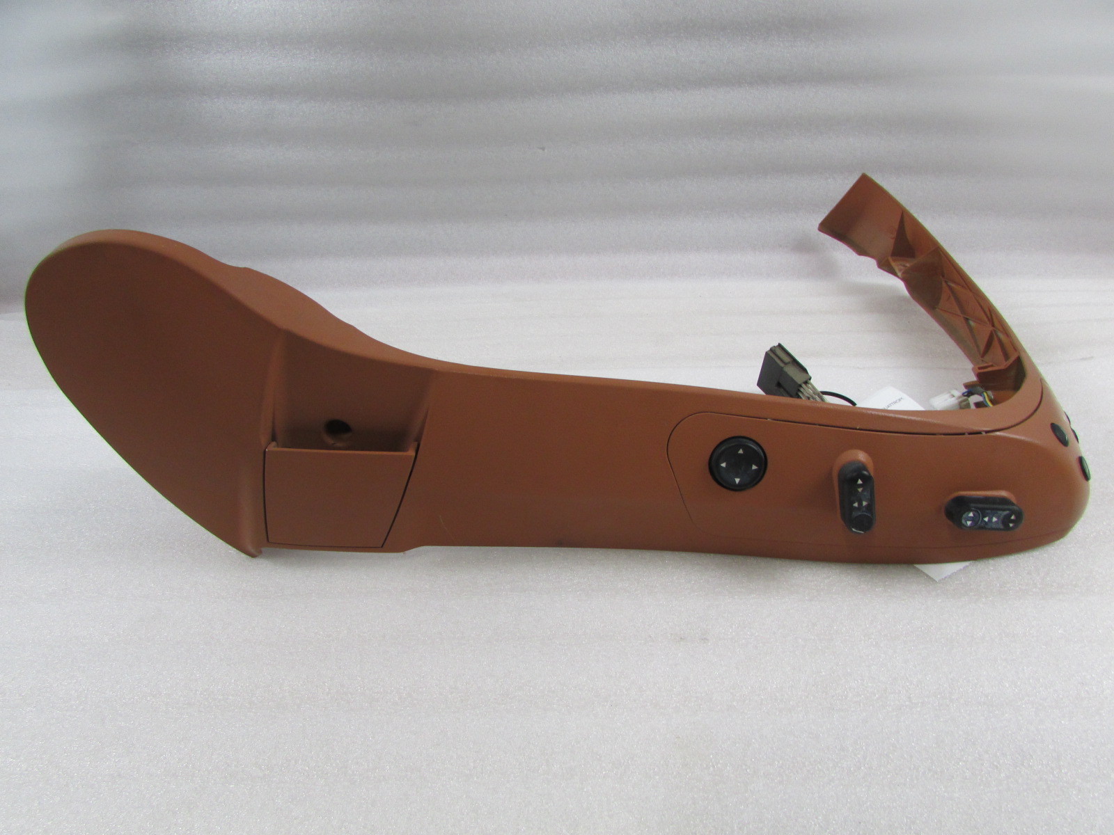 Maserati Quattroporte, RH, Right Front Seat Switch w/ Surround Used, 981321830