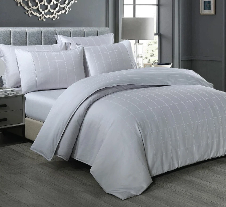 Satin Cotton Luxury Quilt Set - Queen size - Image 2 of 4