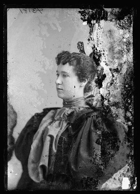 Photo:Sullivan, Miss Nellie