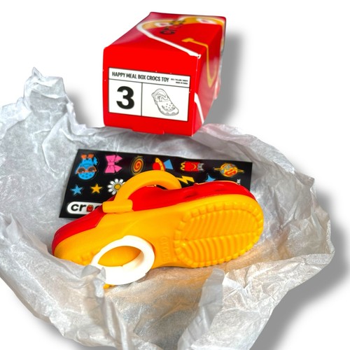 McDonald's Happy Meal Box Croc Rosso ๐ Portachiavi Giocattolo Charm #3 ROSSO sorriso Nuovo con scatola 2024 - Foto 4 di 4