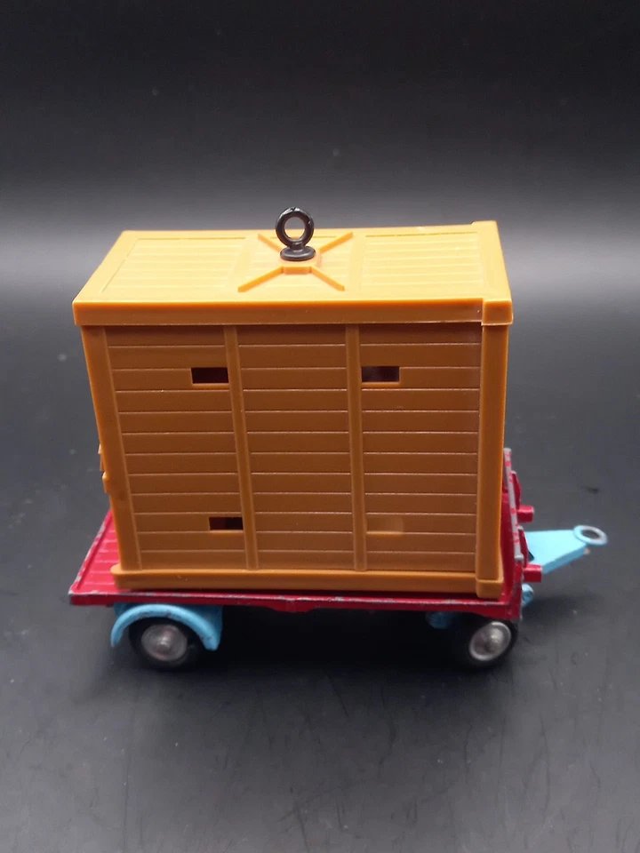 CORGI CHIPPERFIELDS CIRCUS PLATFORN TRAILER MIT ELEFANTENBOX 1:43 - Bild 4 von 4