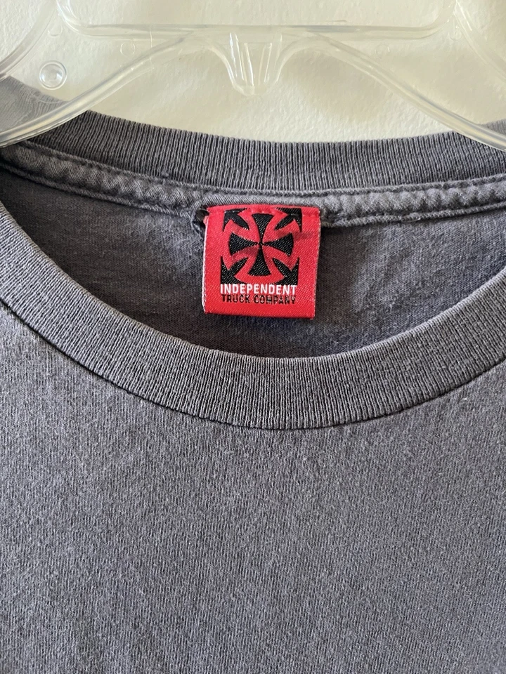 Camiseta Independent Truck Co Gris Logo Spellout Para Hombre Talla M/L De Colección Años 90’s Foto 4 de 4