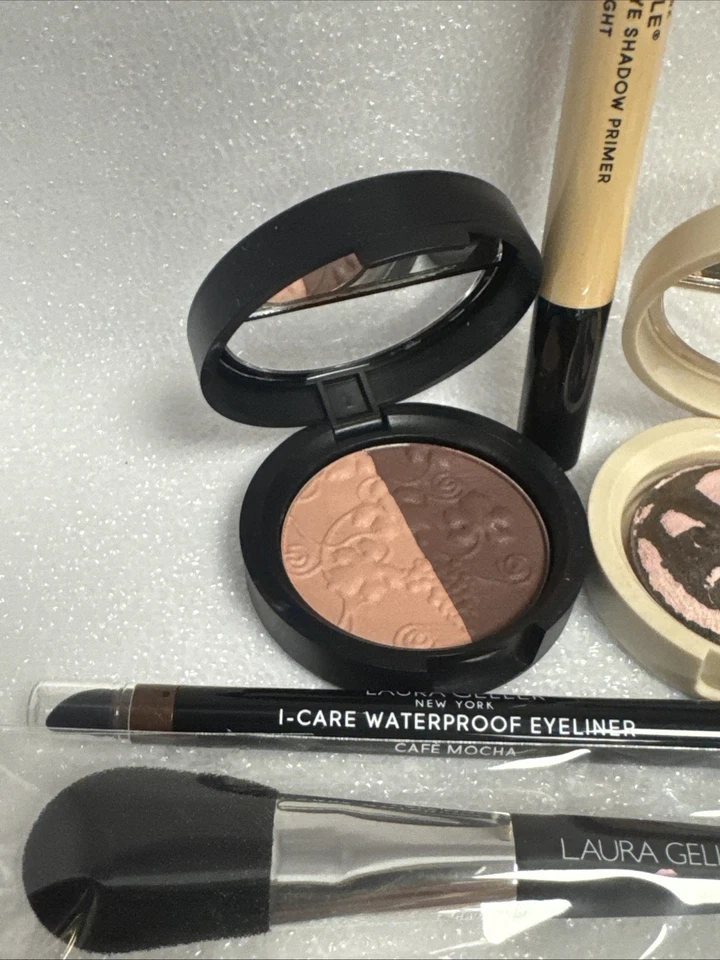 Laura Geller Eyeshadow Duo Eye Liner, Primer & Brush Gift Set New - Image 2 of 4