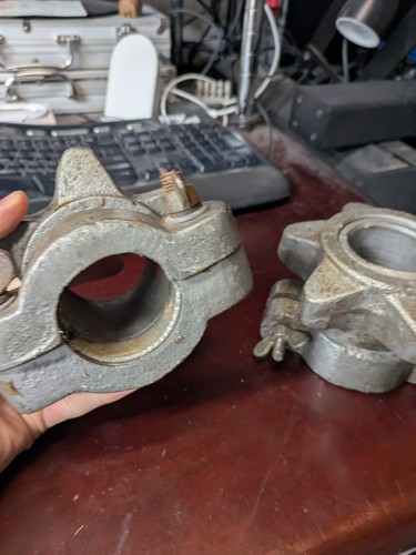Vintage Pair of Barbell Collars Spin Lock 3 kg 6.5 lb Cast To Iron Gray Wingnut - Picture 3 of 8