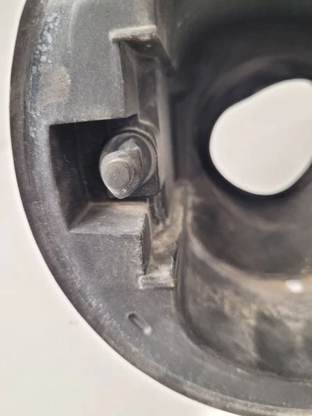 2012-2017 BUICK VERANO Fuel Filler Door Red 22738901     — 第 4/4 张图片