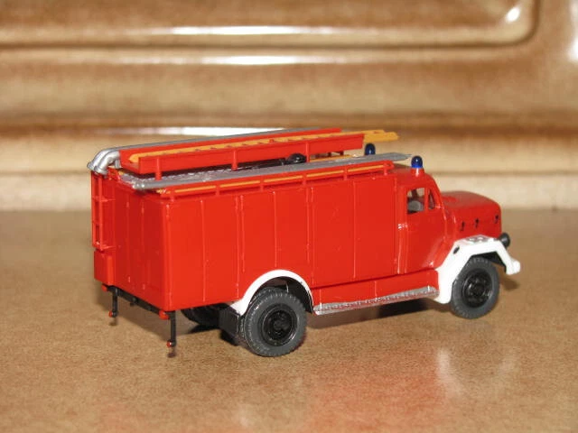 Preiser 31259 Schlauchwagen SW 2000 Magirus wie Feuerwehr München - Bild 2 von 2