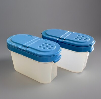 Unused Pair VNTG Tupperware Modular Mates Spice Shakers #1843 w/ #1844 Blue Lids