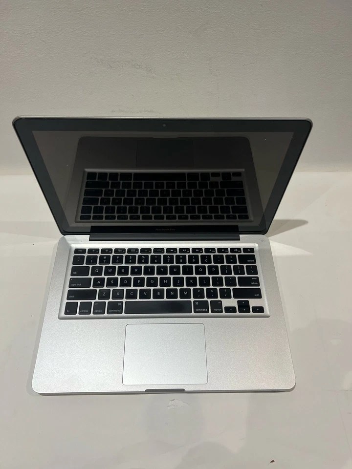 Apple MacBook Pro 13 Inch  Core i5 2.5 GHz 4GB Ram 500 GB SSD Good Condition - Image 3 of 4
