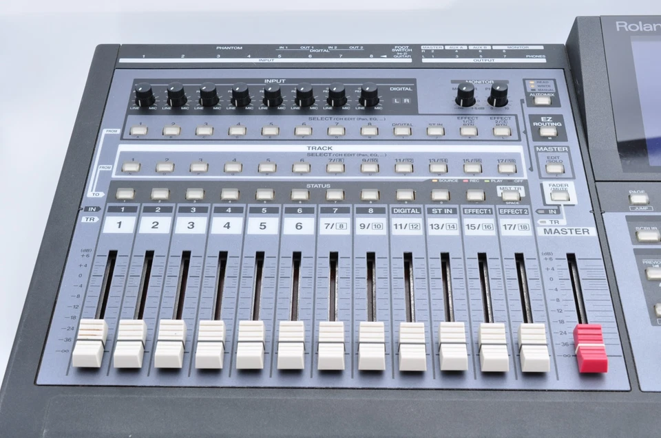 Roland VS-1880 24-bit Digital Studio Workstation 2001 w/Case Working AO84481 - Image 4 of 4