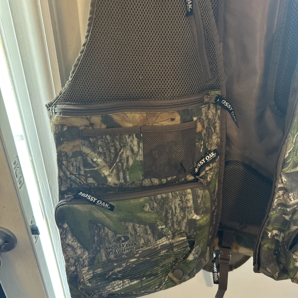 Mossy Oak Men’s Hunting Vest With Detachable Cushion Size XL (46-48) - Image 3 of 4