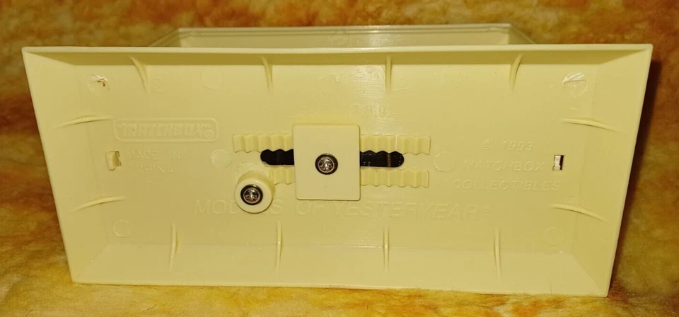 Matchbox Models of yesteryear 1917 Yorkshire Steam wagon LOWENBRAU with stand - Image 4 of 4