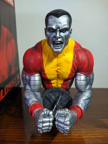 Diamond Select mini-bust Colossus
