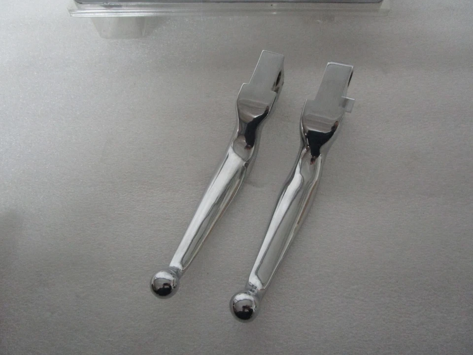 Alavancas manuais Harley Davidson Tri-Glide Freewheeler Trike cromadas 14-16 36700091 - Imagem 3 de 4