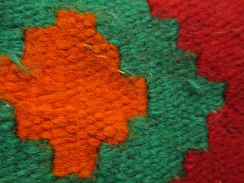 Antigua alfombra Kilim turca 31" x 28" manta de silla tejida a mano - Imagen 6 de 6
