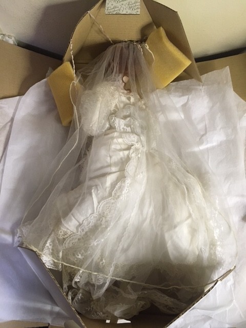 FRANKLIN HEIRLOOM DOLL VICTORIAN BRIDE 22" TALL Bouquet & Brush 1985