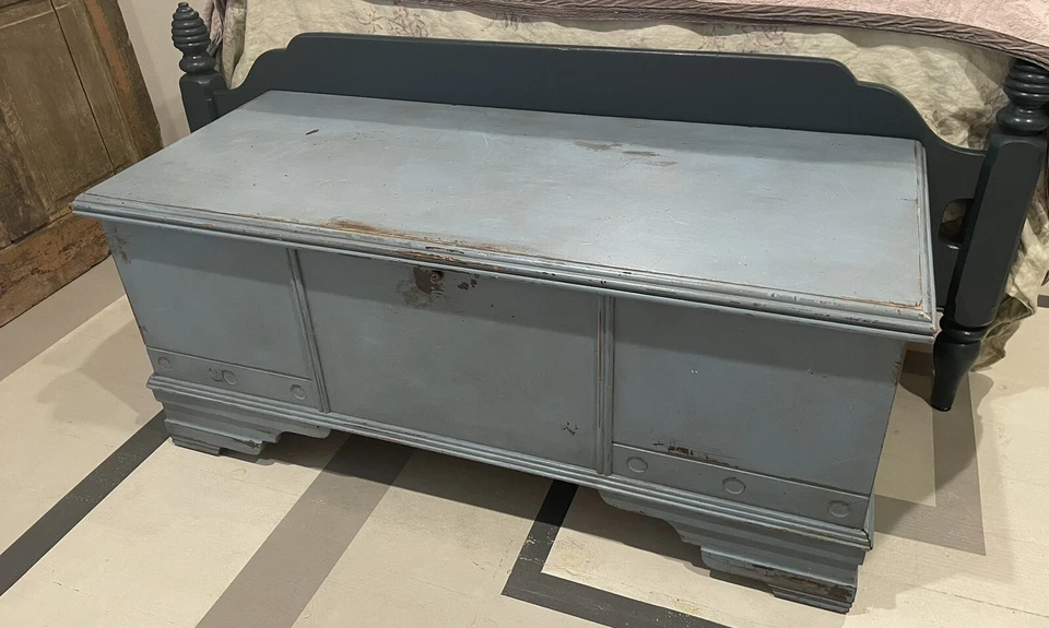 Caswell Runyan Cedar Chest, Painted Distressed Blue Gray, Great Used Condition - Image 2 of 4