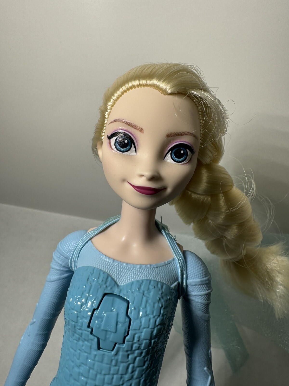 Singing Elsa Doll Disney Frozen  - Sings "Let it Go" From Frozen 2022 Mattel