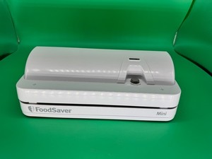 FoodSaver Food Saver Mini 11” Vacuum SEALING Machine (MINT, USED TWICE)