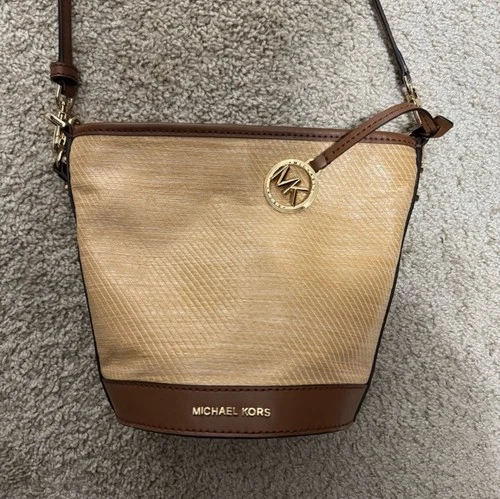 Michael Kors Townsend Top Zip Convertible Bucket Bag Natural Luggage