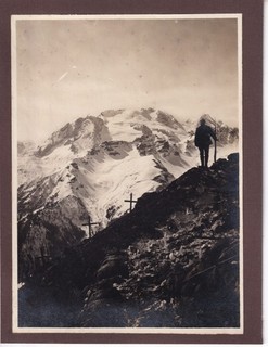 WW1 FOTO Sentinella sul Col di Lana sguardo alle croci dei compagni caduti