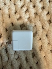 APPLE  30 W USB-C Power Adapter Charger