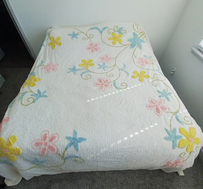 Vintage Floral Chenille Blanket King Size 114''x101'' Heavyweight Textured Spring