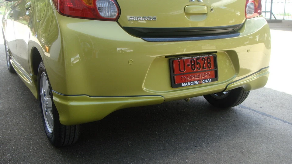 Falda trasera 2012-2015 V1 moldura pintada 2 piezas en Mitsubishi Mirage Space Star Foto 2 de 4