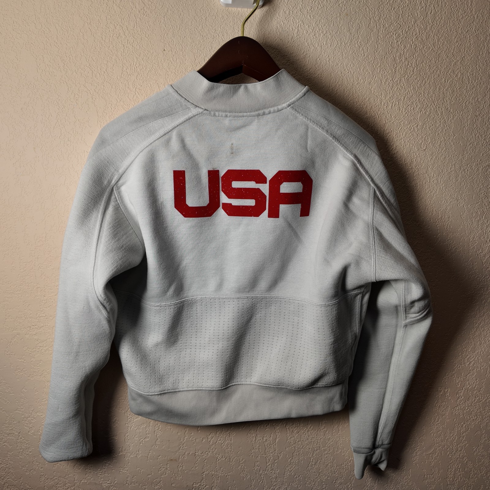 Nike sportswear Team USA  S cropped media jacket with "USA" detail on the cuff. thumbnail 6