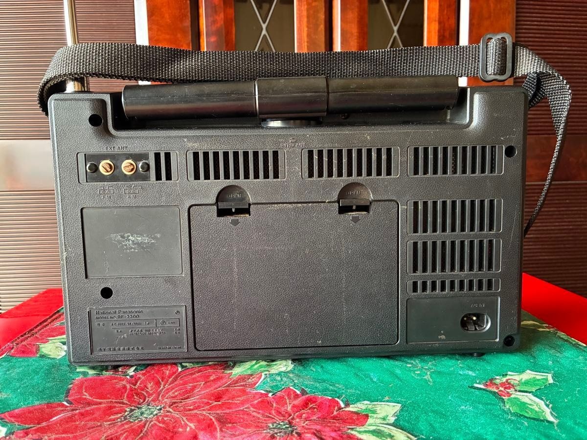 【昭和レトロBCLラジオ】ナショナル COUGAR 2200 Rare National Panasonic Cougar 2200 BCL Radio Operation Not Tested