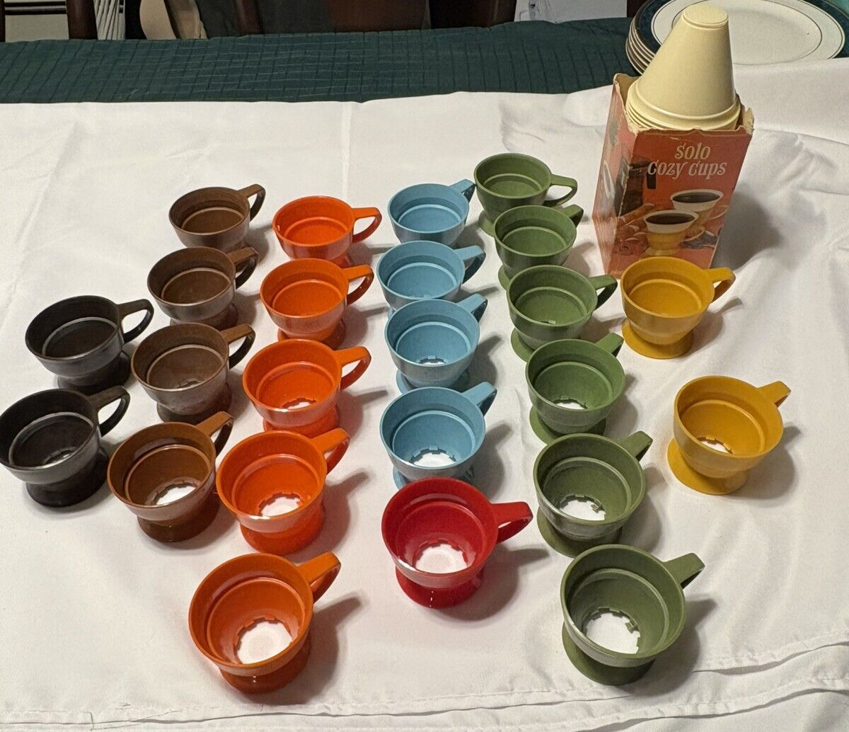 LOTE DE 24 PORTAVASOS DE CAFÉ SOLO ACOGEDORES VINTAGE Y 50 recambios