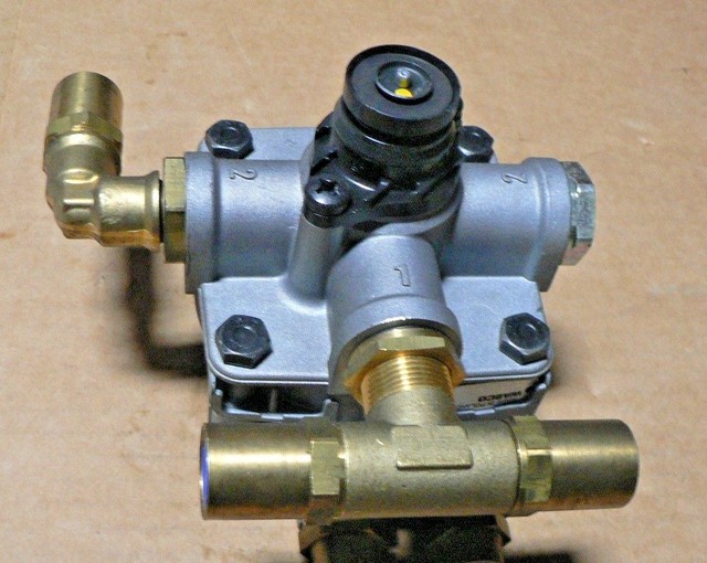 9730112000 wabco клапан ускорительный
