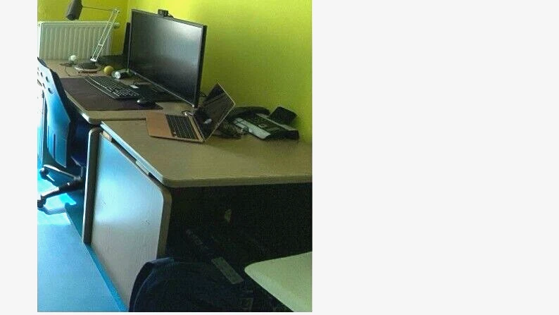 Schreibtisch kostenlos abzugeben