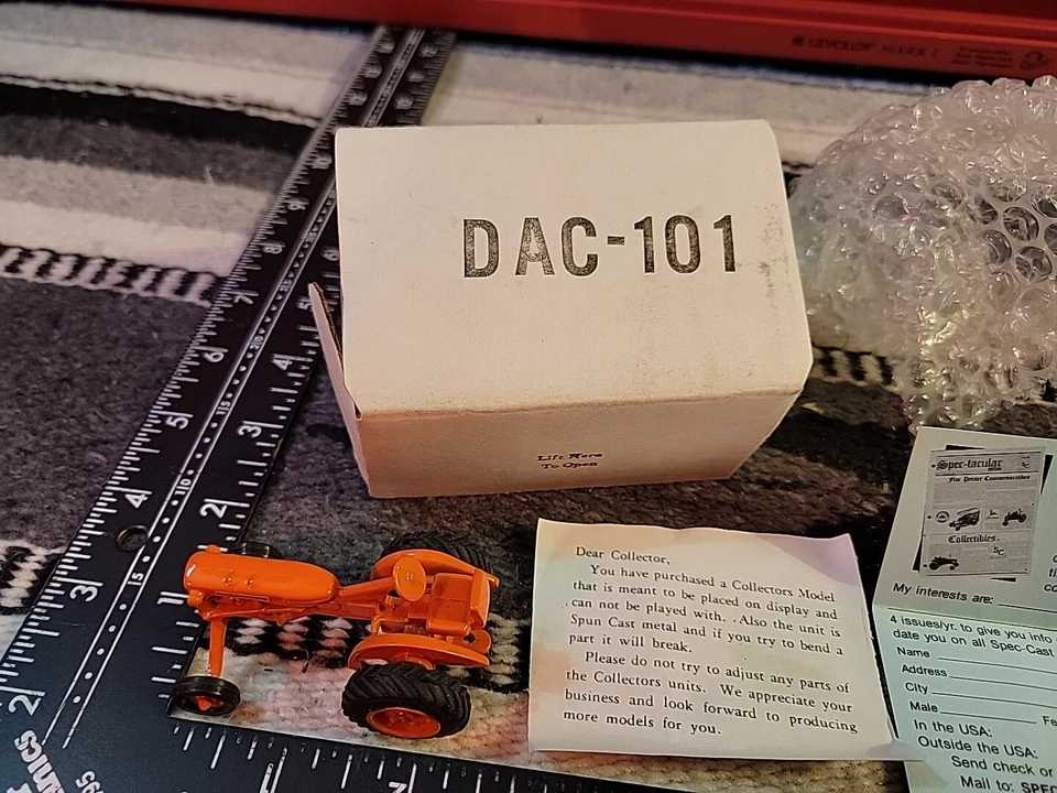 Allis Chalmers B On Rubber 1/43 Diecast Farm Tractor Replica Collectible - Image 2 of 4