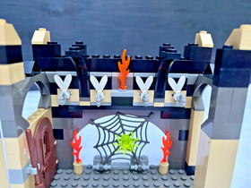 LEGO Harry Potter Chamber of the Winged Keys 4704 w/instructions & minifigures