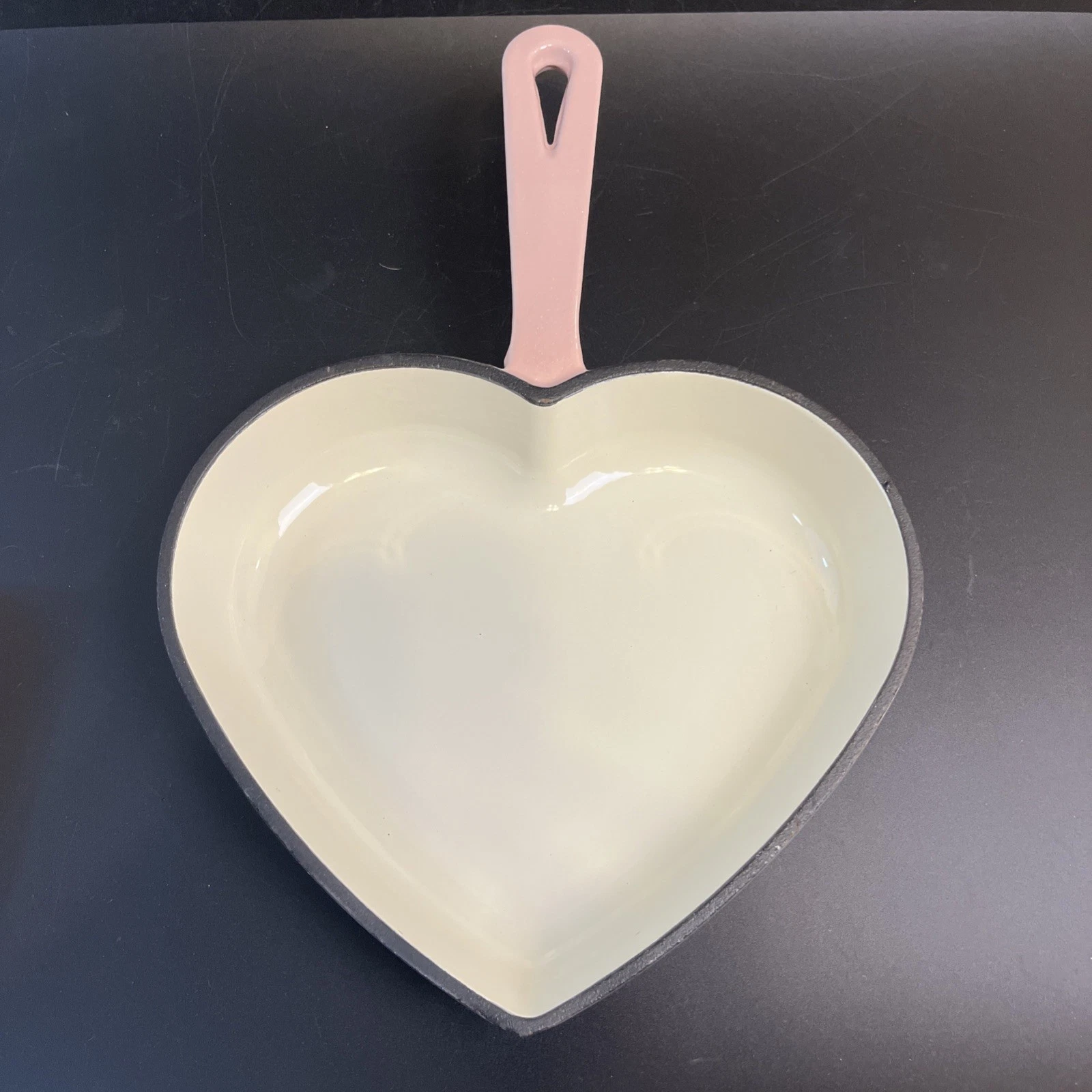 Smith & Clark Ironworks 9” Cast Iron Skillet Pan Enameled Pink Heart Shaped NEW