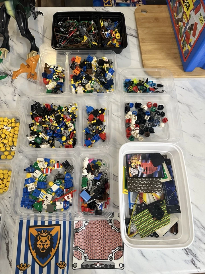 LEGO Vintage Bulk Lot 20kg+ Castle, Space, Knights & More With Lots Of Minifigs - image 4 of 4