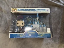Funko Pop! Town: Disney - Sleeping Beauty Castle and Walt Disney  #20 