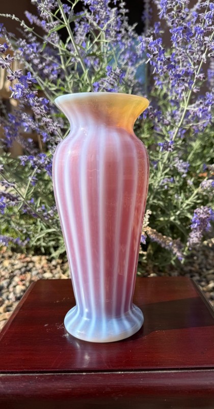 Lundberg Studios Iridescent Blush Rose Petite Classic Art Glass Vase Signed 2001