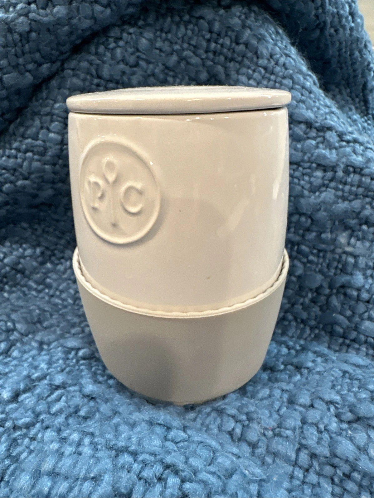 Pampered Chef Ceramic Egg Cooker W/Silicone Sleeve &Lid White/Gray #1529