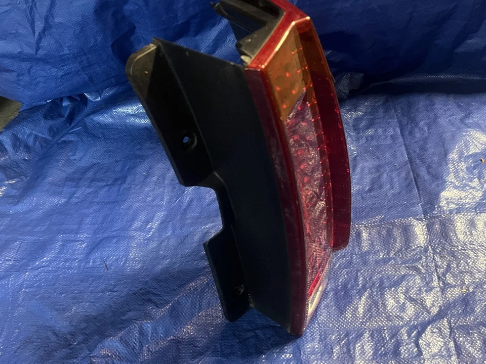 2007-2014 凯迪拉克 ESCALADE 后置外置 右乘客 尾灯  — 第 4/4 张图片