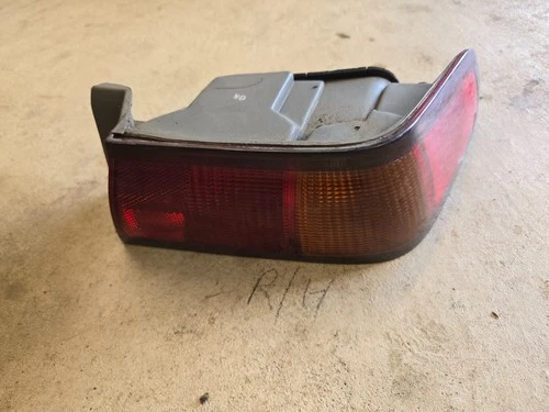 1997 1998 1999 Toyota Camry Tail Light Right Passenger Rh Side OEM w/ lamp plugs