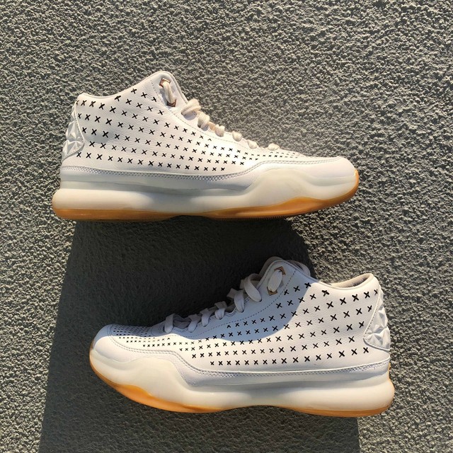 Nike Kobe 10 EXT Mid White Gum 