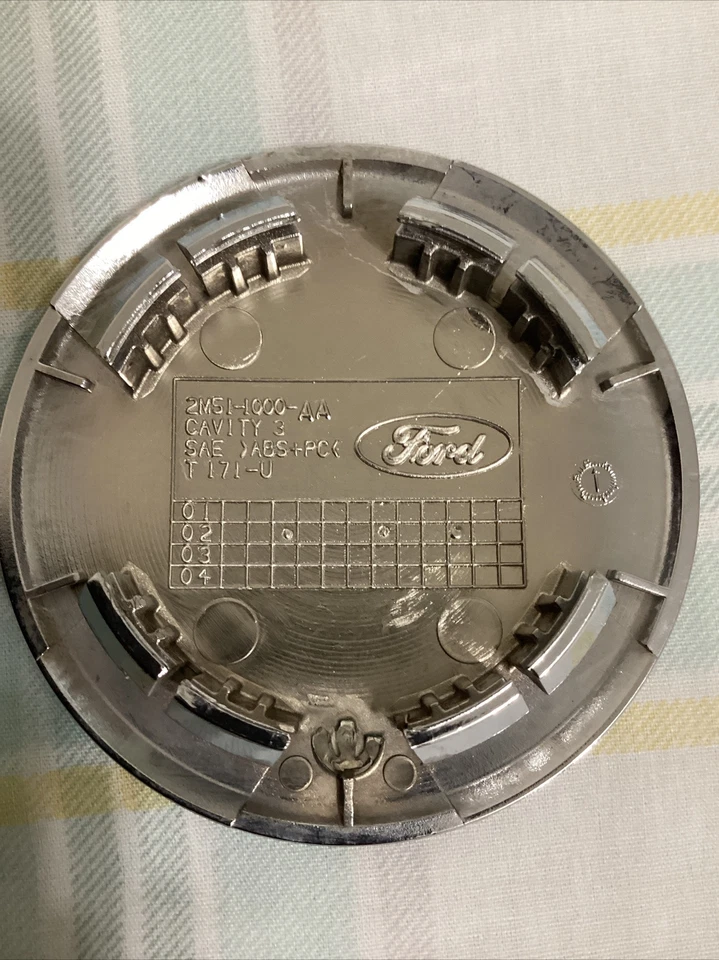 Tapacubos centrales Ford Focus cromo OEM 2-3/4 OD 2M51-1000-AA 2000-2011 1 pieza Foto 3 de 4