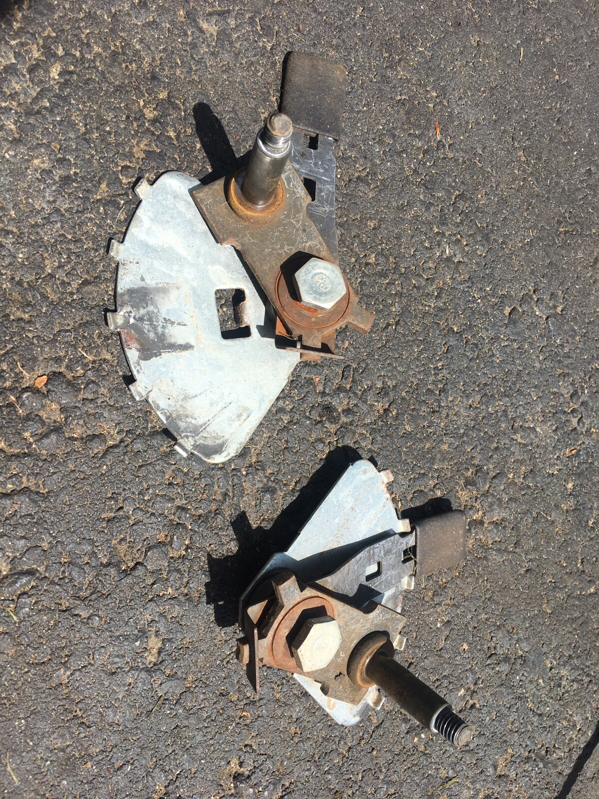 Craftsman Tecumseh Eager 1 22” Push Lawnmower Front Axles & Brackets