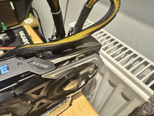 Gigabyte NVIDIA GeForce GTX 980 Ti 6GB GDDR5 Windforce Graphics Card - Picture 4 of 12