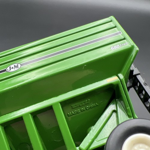 ERTL J & M Gravity Grain Wagon 4 1/2" Green 680/760 - Picture 9 of 13