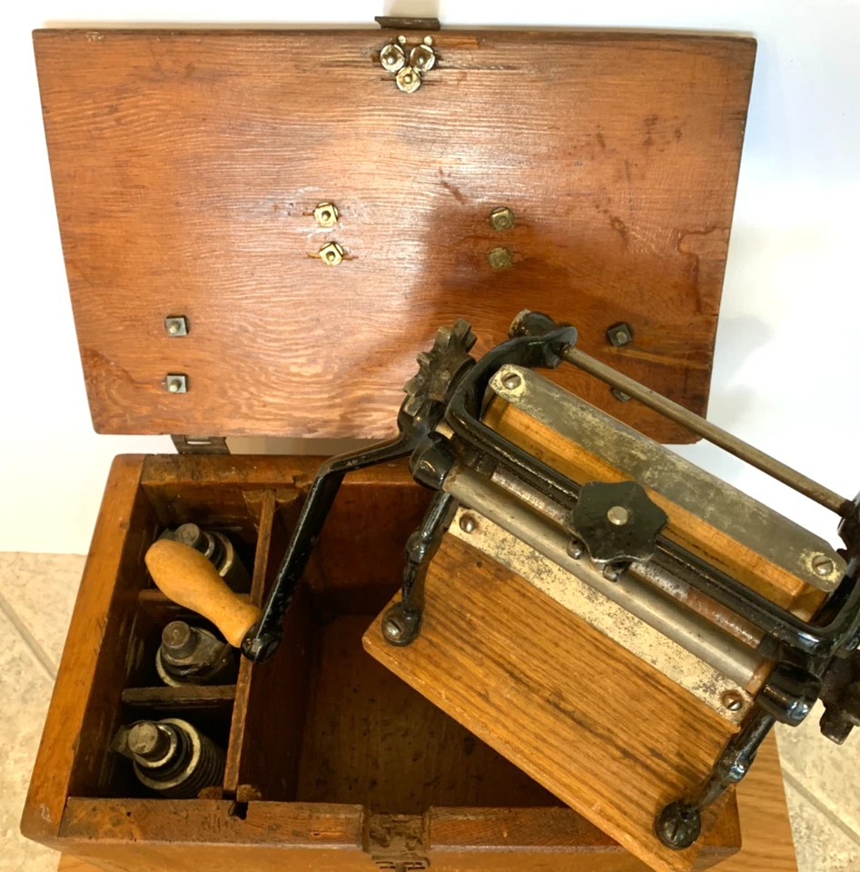 Antigua máquina de pasta de hierro fundido Vitantonio manivela ruedas de pasta CAJA y abrazadera Foto 3 de 4